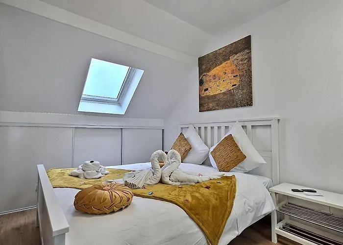 Small Mezzanine Loft Modern & Bright * Chelles (Seine-et-Marne)